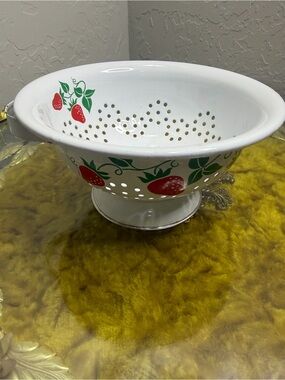 Rare vintage Teleflora Strawberry-Print Enamel Colander